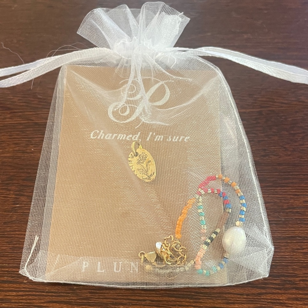 Plunder Bracelet + Charm Set. Pearl beaded bracelet. Gold rose charm. New in bag - Picture 8 of 8